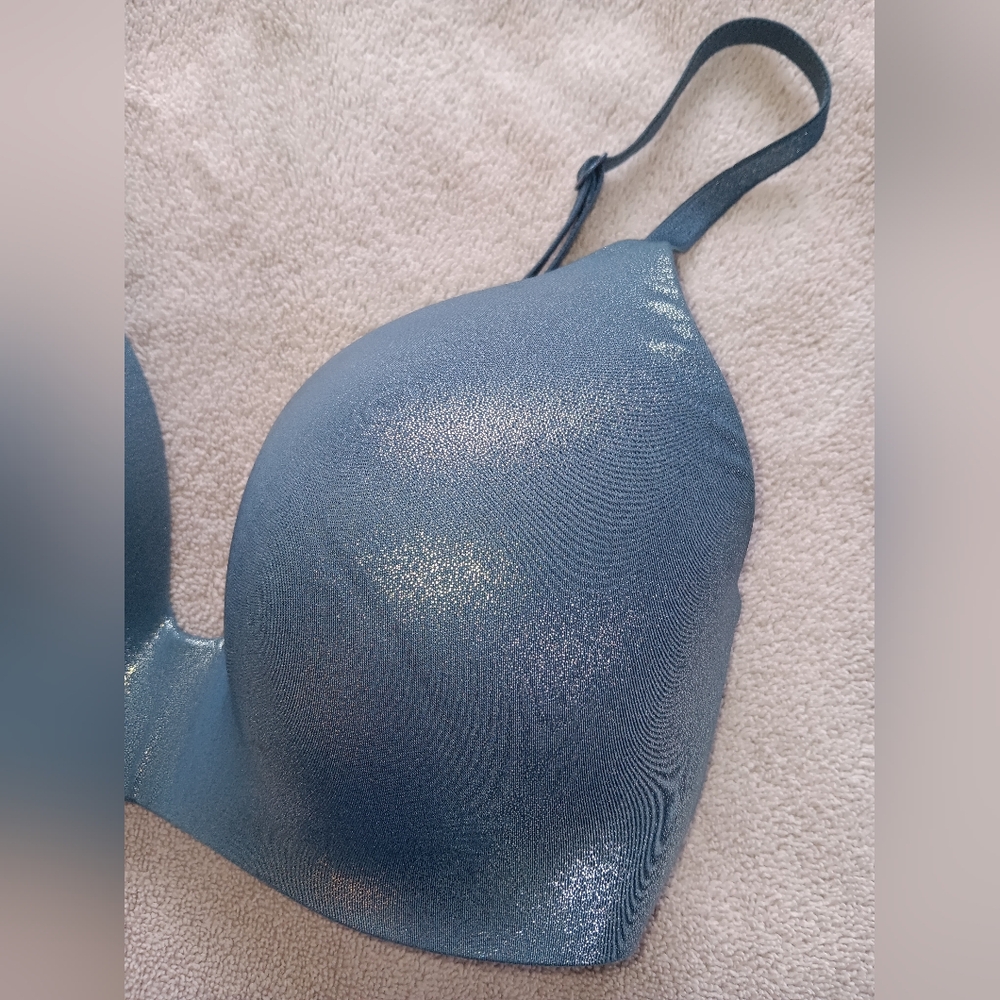 Victoria's Secret Blue Shimmer Metallic Bra. 32D. - Picture 2 of 12